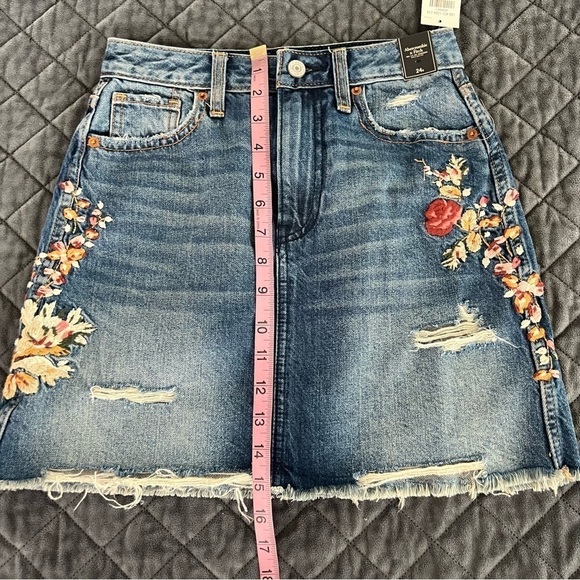 Abercrombie & Fitch jean Skirt Womens Size 24 Floral Embroidered Denim Mini BB - Picture 5 of 8